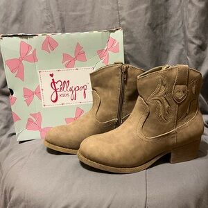 New size 4 youth Lacey Jellypop Boots